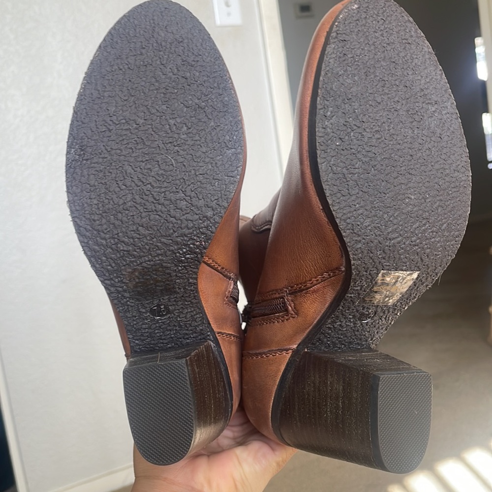 Boots - Picture 8 of 10